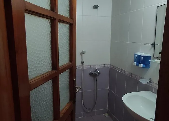 ホテル New Golden Gate フェティエ