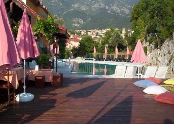 ホテル New Golden Gate フェティエ